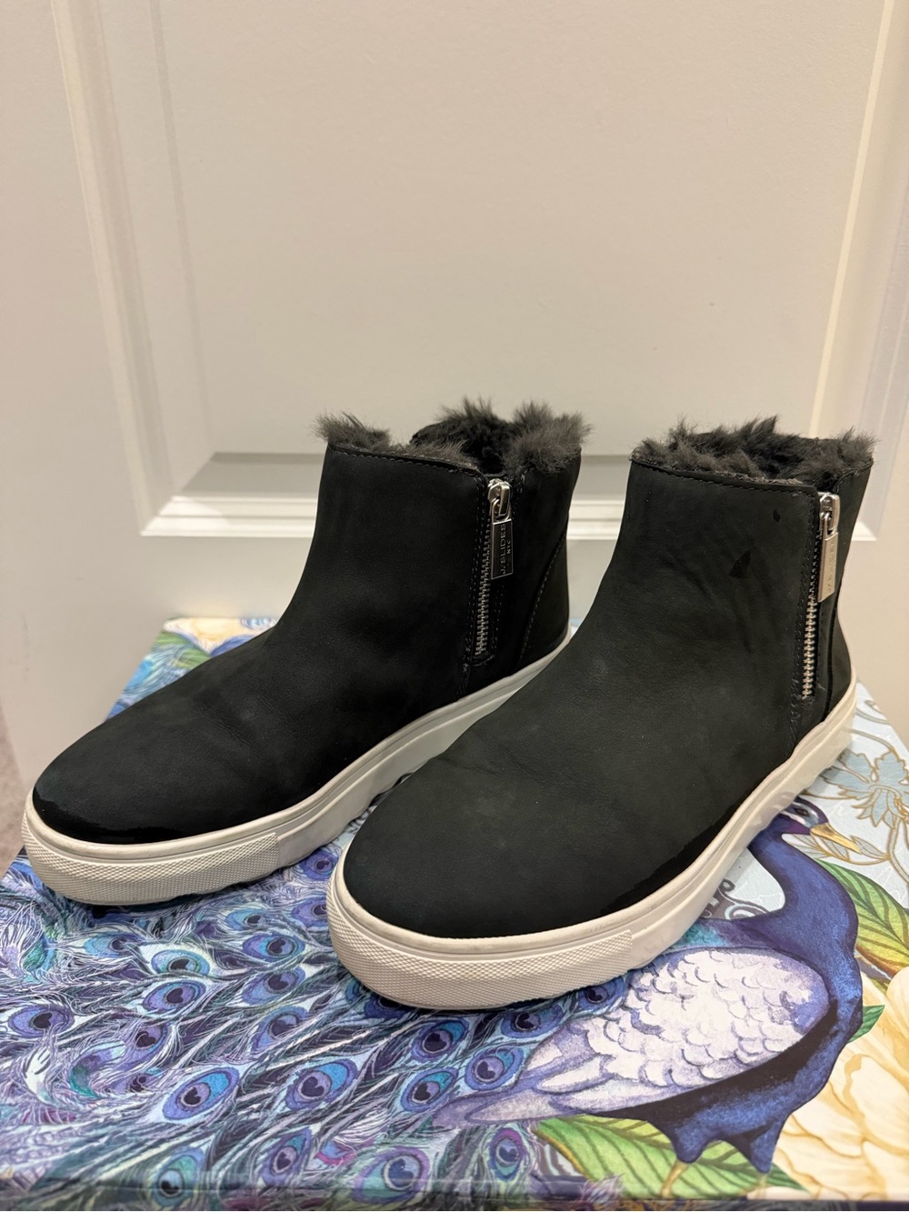 J/SLIDES NYC Black Faux Fur Lined Zip Sneaker Booties 8.5
